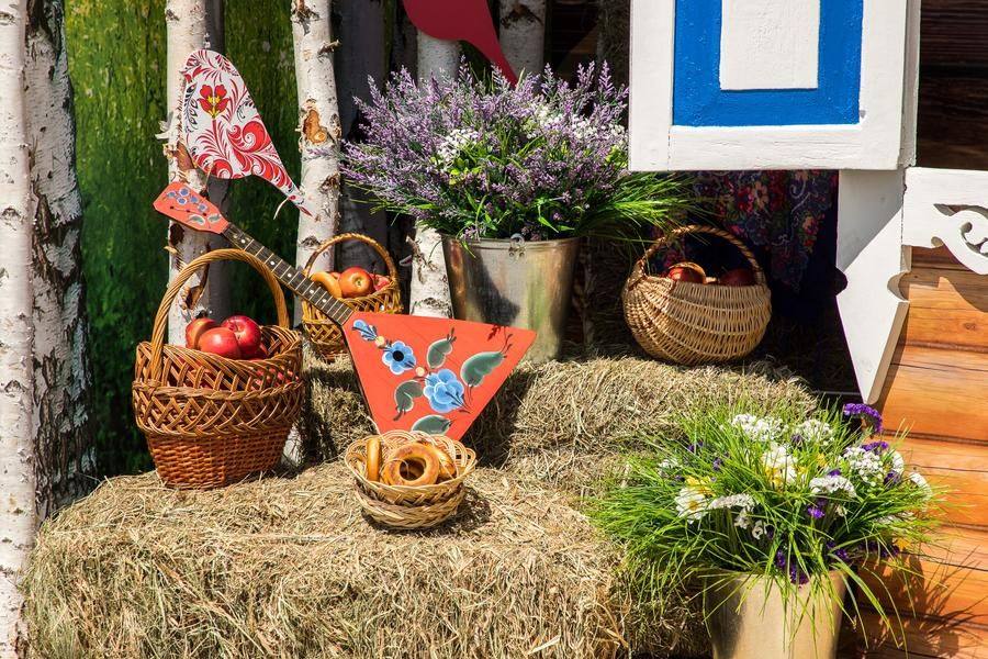 Some announce upcoming events, others reflect the exhibition’s theme