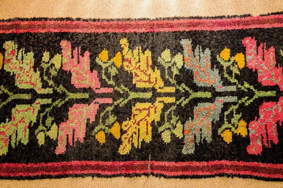The repeating pattern allows the carpet runner to be of any length