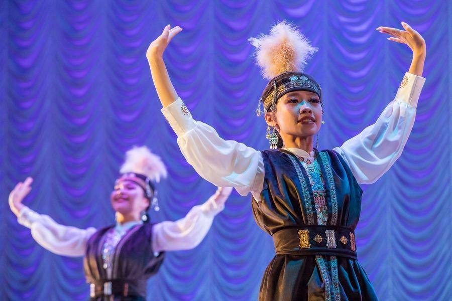 The highlight of the program is the “Azhar” ensemble with the dance “Zhatsan Duman”