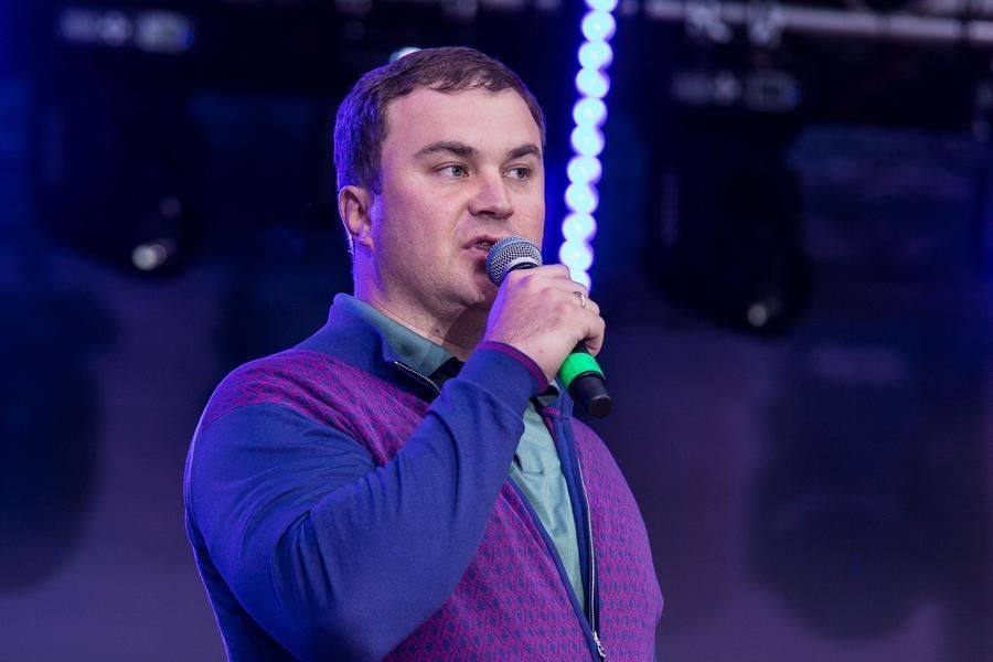 Vitaly Khotsenko, the region’s head, addressed the audience with a welcoming speech
