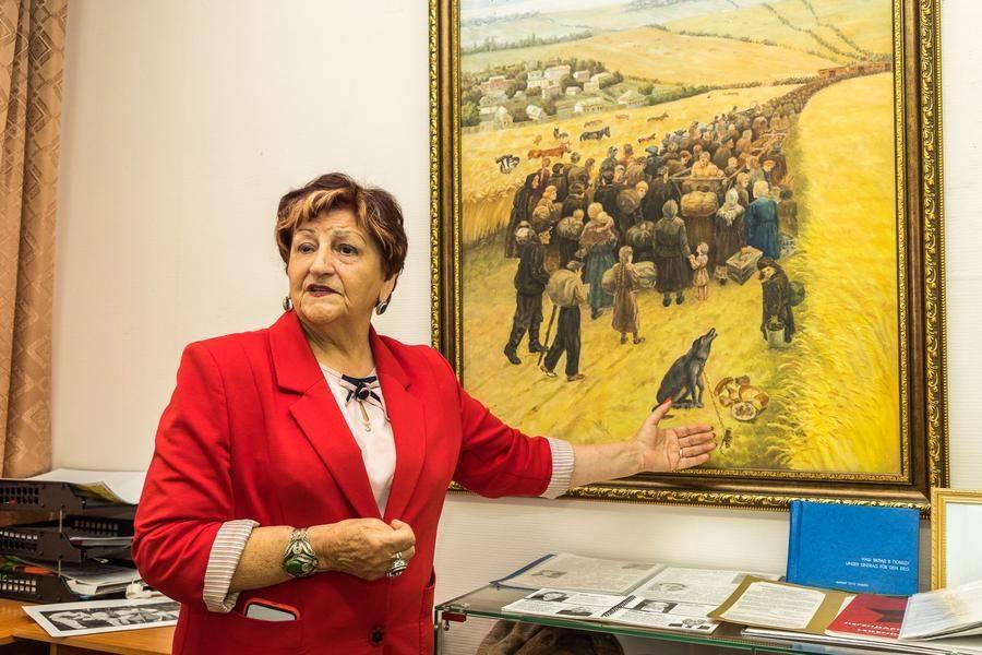 …while a painting by Alexander Wormsbecher recalls the tragic chapters in the history of Russia’s Germans