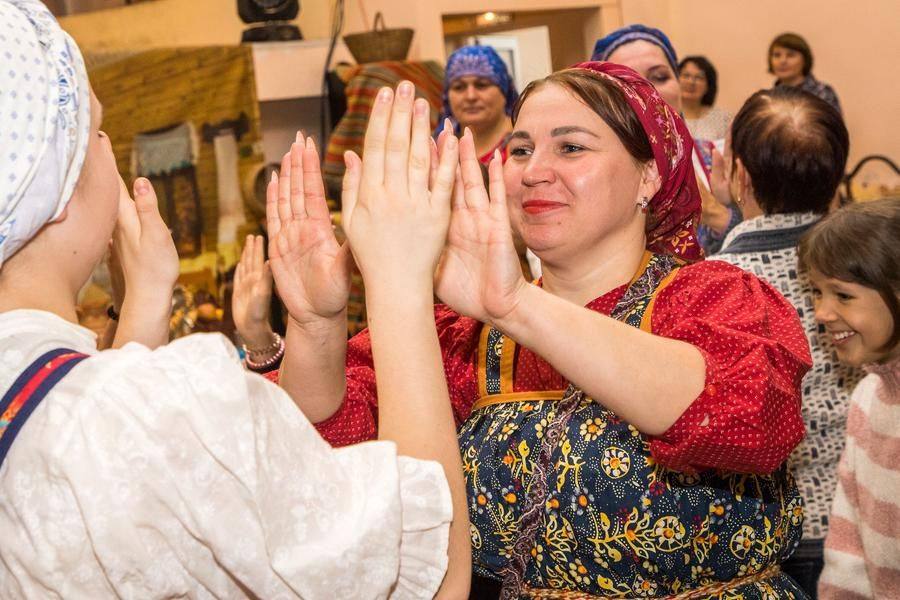 It’s fun to dance to the Russian song “The Moon Shines,” repeating the simple steps
