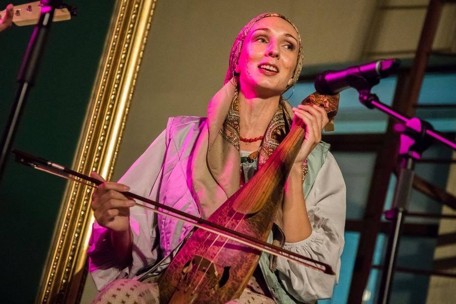 The artists impress with the sound of unusual instruments…