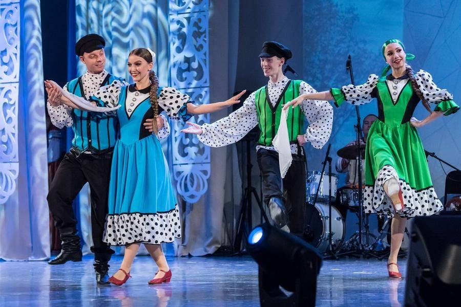 Interestingly, the next ironic group dance is all about meetings