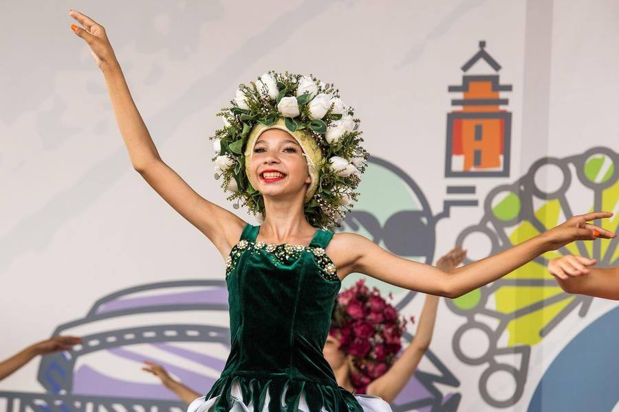 The concert is floral in every sense — and it keeps going