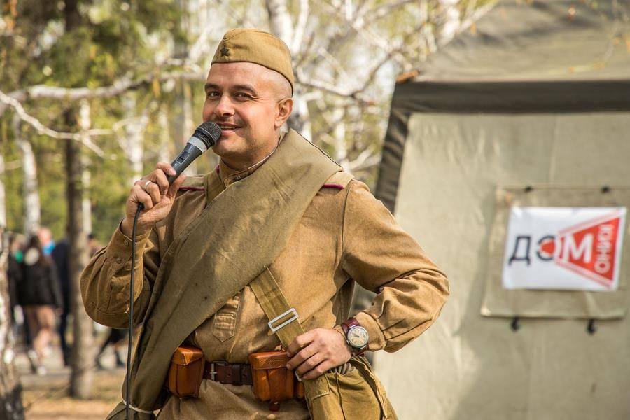 At the House of Cinema site, passages from the poem “Vasily Tyorkin” are recited