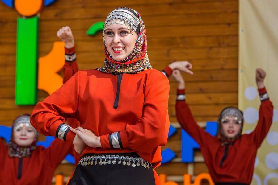 The dance makes active use of hands and shoulders