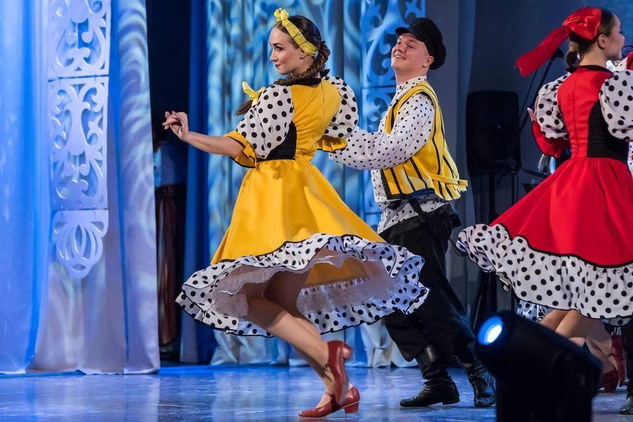 An old Siberian quadrille is performed by four couples