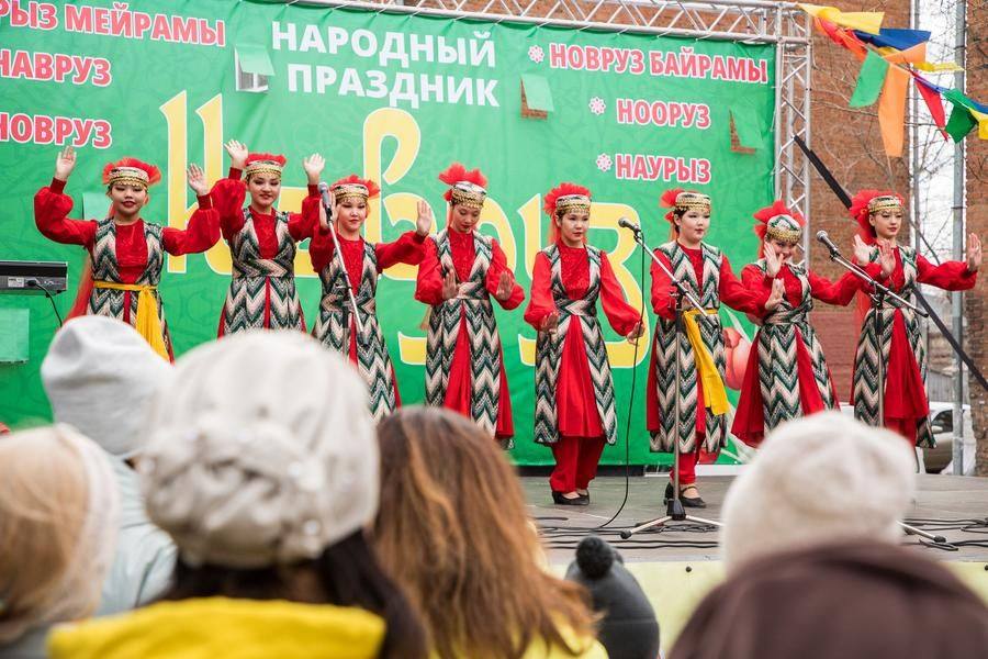 The three-hour concert program does not stop for a minute