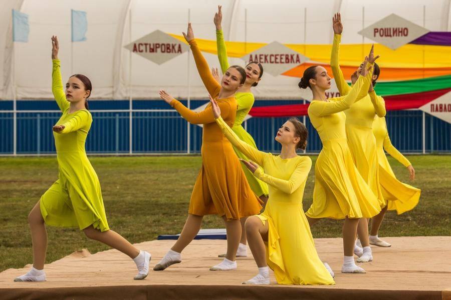 The now‑familiar “Youth” ensemble performs a deeply moving dance