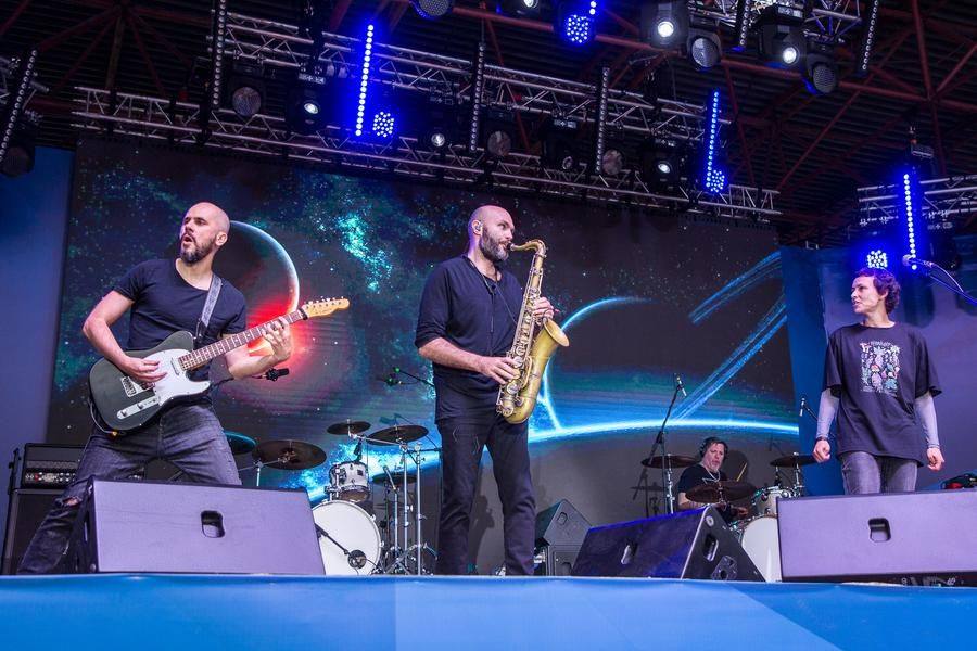 Her band’s lineup changes from time to time — there are new members performing at this concert too