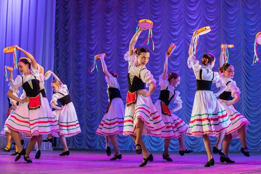 The “Terpsichore” ensemble from Children’s Art School No. 12 takes you to Italy with a tarantella