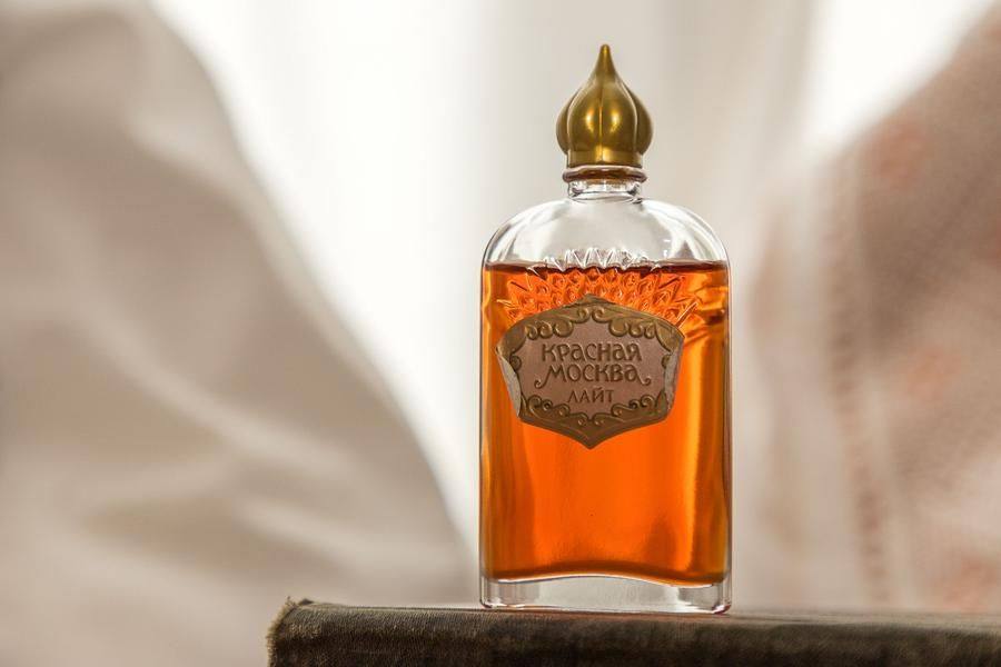 “Red Moscow” perfume was a particular favorite among German girls; interestingly, the modern remake smells just like the