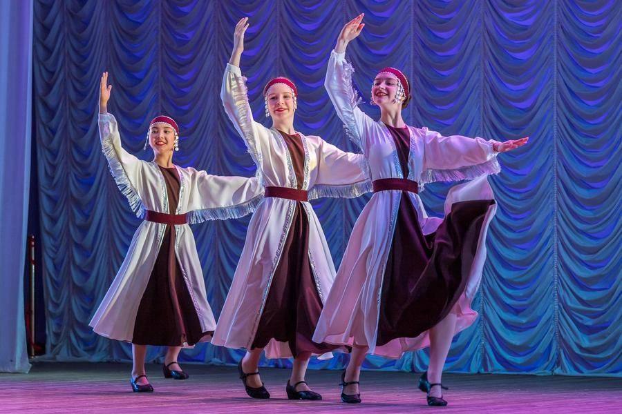 The Buryat dance “Yohor” is performed by Children’s Art School No. 13