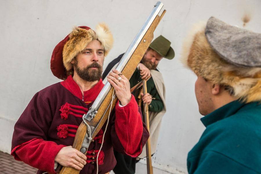 Thanks to the festival, reenactors from different clubs get to learn from each other