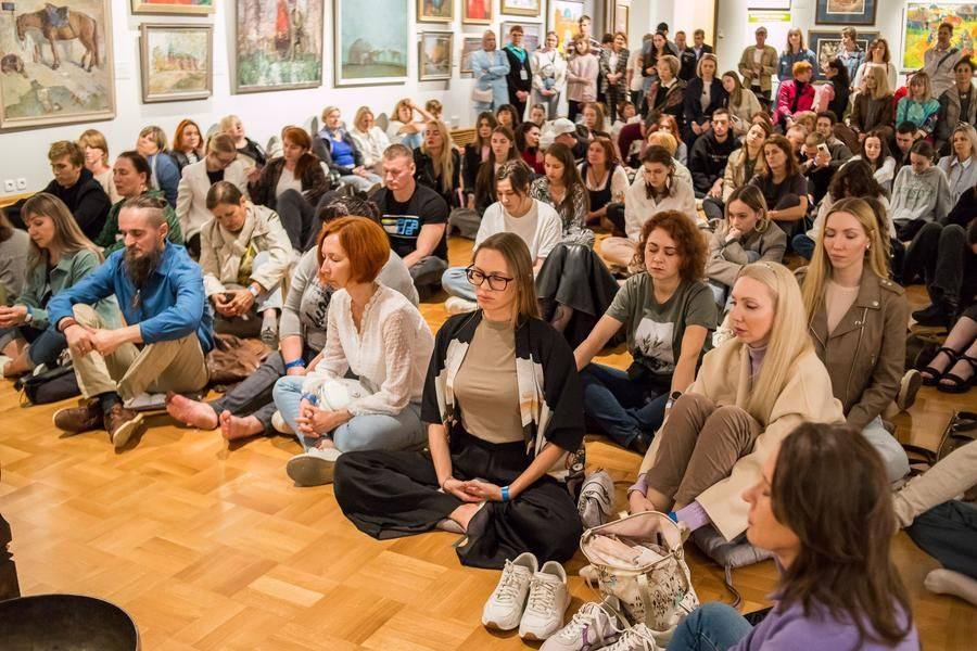 It’s a gong meditation with Tibetan singing bowls