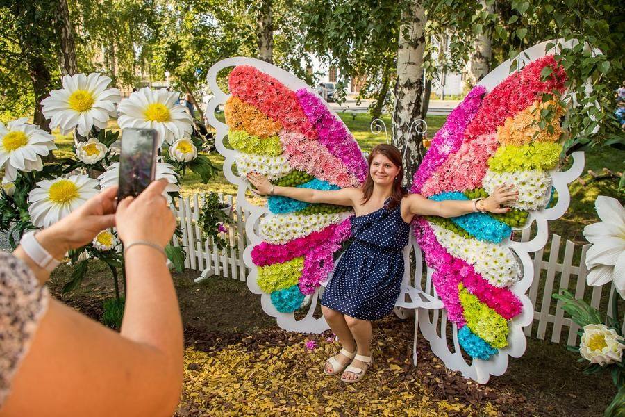 It’s so easy (and, most importantly, so beautiful!) to become a butterfly, if only for a moment