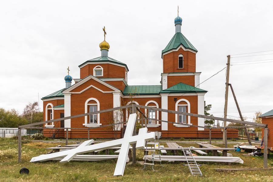 The cross, painted by him personally, will be installed at the site of the wooden church that burned down
