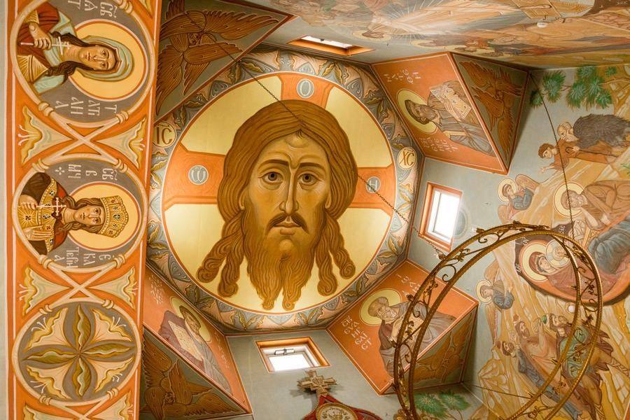 The stunning frescoes follow the traditions of Belarusian monastery icon painting