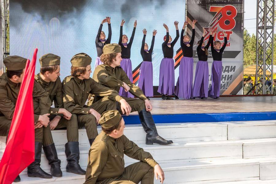 Vocal acts give way to dance numbers
