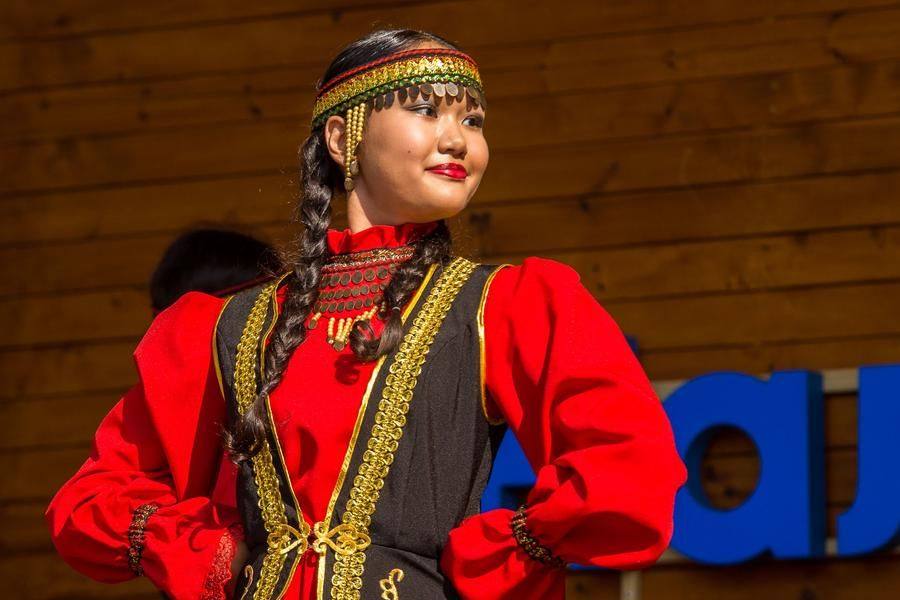 It is brought to life by the dancers of the “Razdolye” ensemble (Sherbakulsky District)