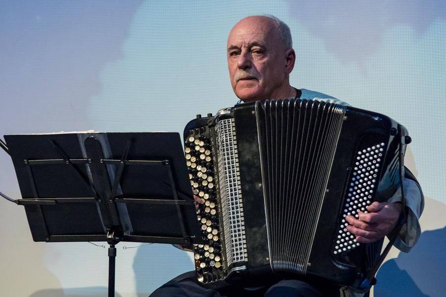 The orchestra musicians create a live, rich sound while staying in the background