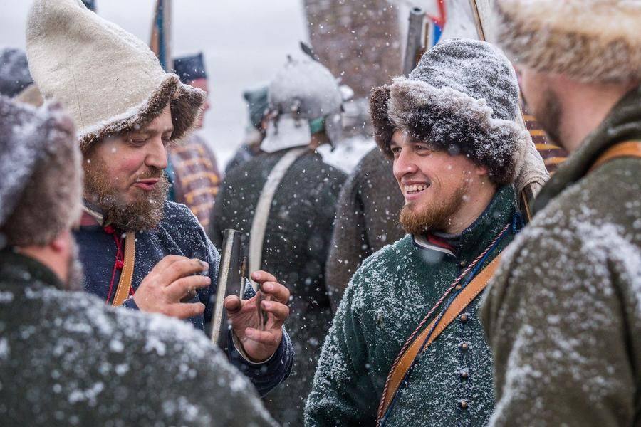 Participants exchange opinions about the fifth staging for National Unity Day