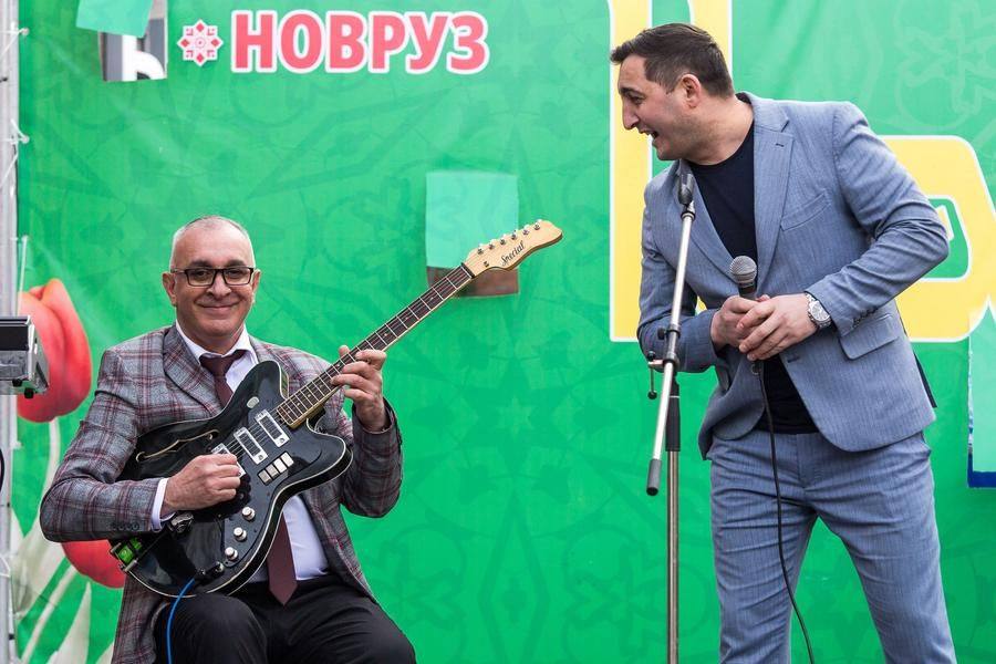If the musicians are smiling, the audience will definitely smile too!