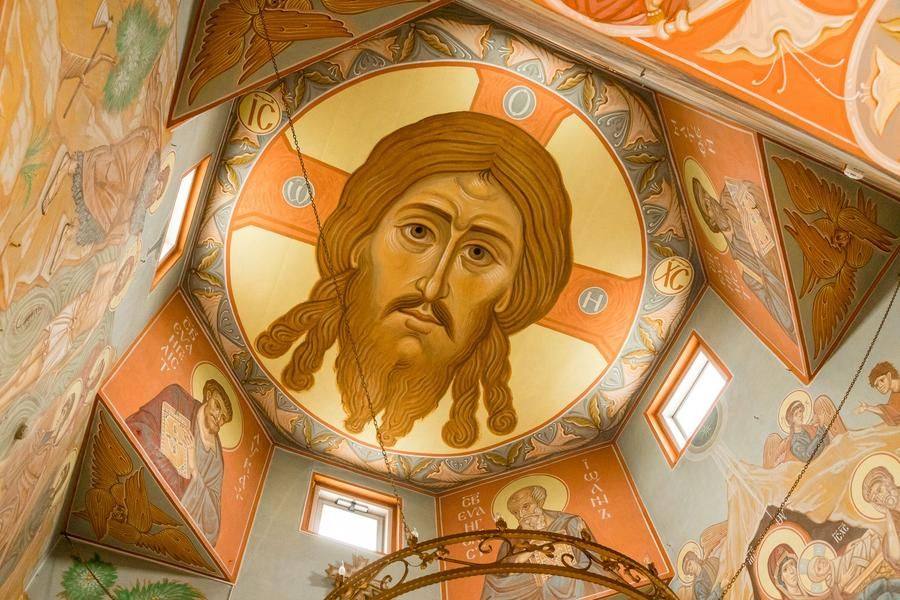The fresco paints have a special composition: these murals are not only beautiful but also long‑lasting