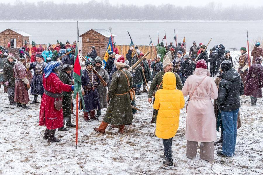 For the next half hour, they’ll be talking with visitors to Omsk Fortress