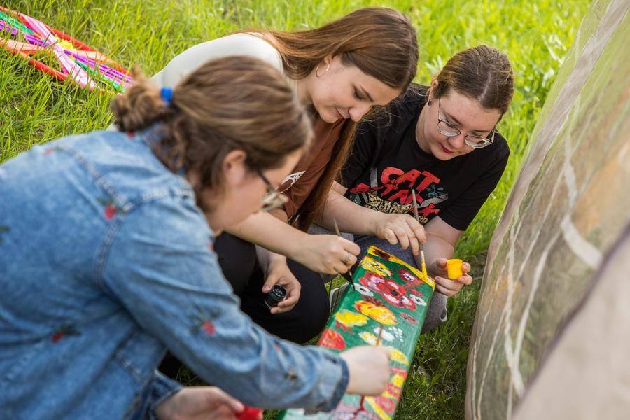 Today, this applied art is being revived by enthusiasts