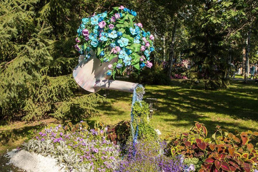 Meanwhile, “Forest Glade” is quite simple and ironic, yet no less elegant