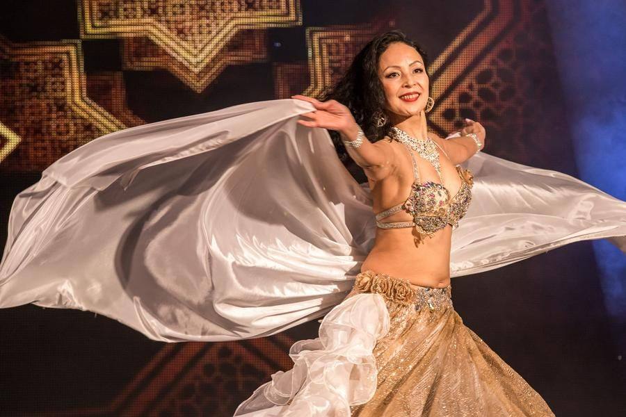 This is the soloist’s debut in a full-scale solo show program before a packed house