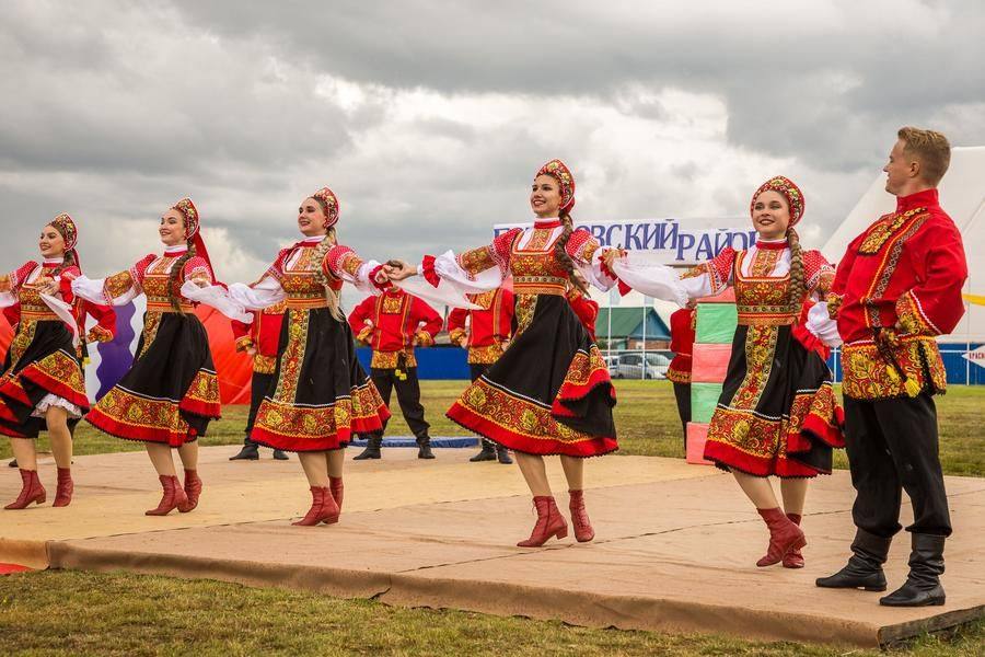 Now on stage: the “Irtysh” dance ensemble from Omsk