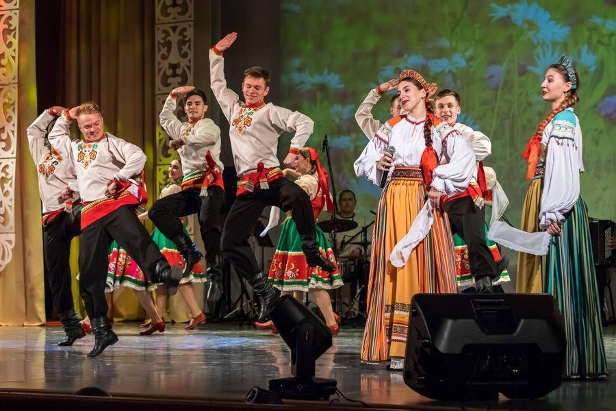 The dance is spectacular, but the voice isn’t backing down — it’s staging its own creative battle