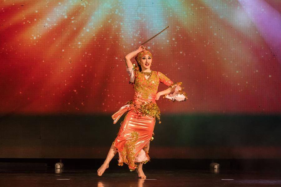 Elizaveta Klochkova confidently spins the cane, rightfully claiming her place in the spotlight