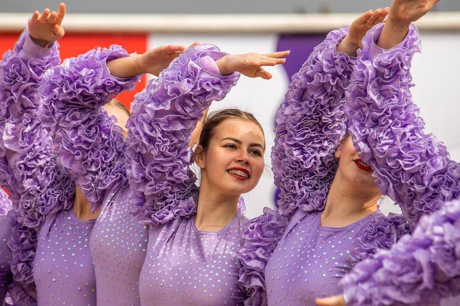 The costumes perfectly match the artistic theme of the piece