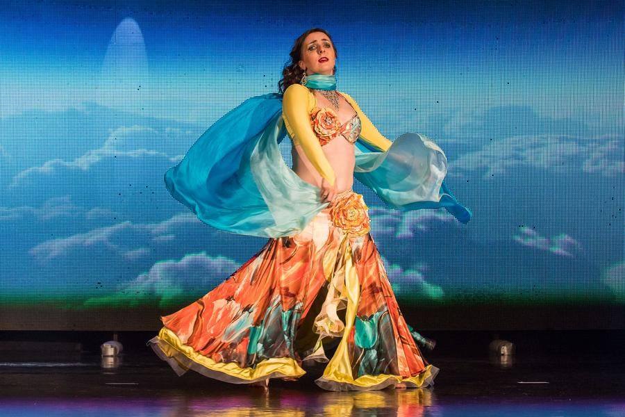 So many different movements can be performed with a single veil scarf!