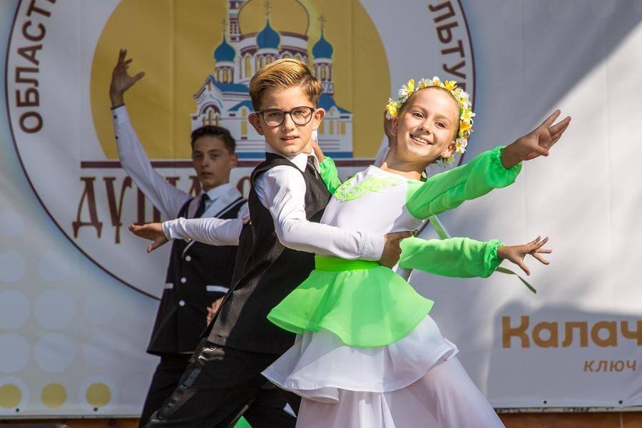 There’s a place for ballroom dancing at the festival too: the “Elegy” ensemble (Kormilovsky District)