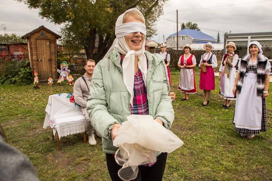 At the end of the ritual, the veil and wreath are passed to one of the guests — chosen blindfolded
