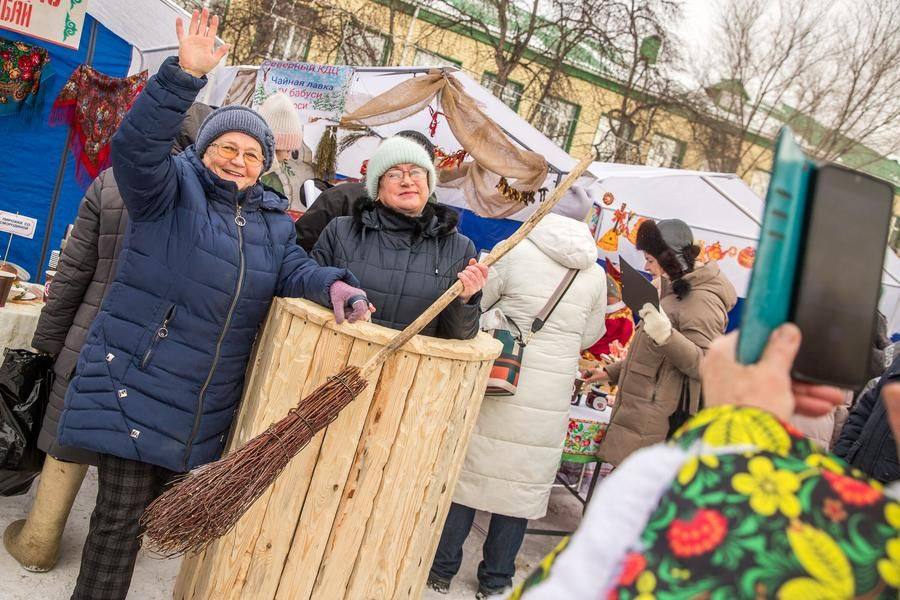 Fairy‑tale art installations also draw visitors’ attention