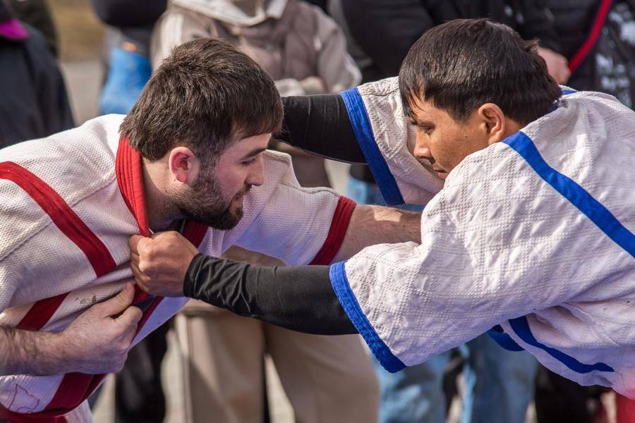 Wrestling is an intellectual sport: it is important to calculate the opponent’s behavior
