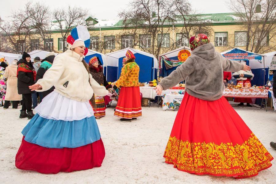 Who do you think these dancing girls in voluminous skirts are?