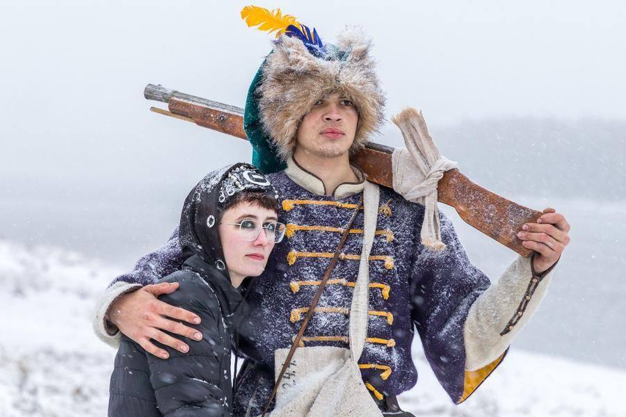 Thanks to his organizational skills, there are many young people in today’s reenactment