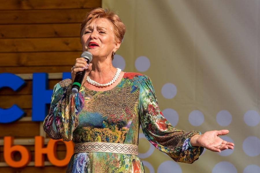 Svetlana Beznichuk (Maryanovsky District) performs “The Russian Bayan’s Song”