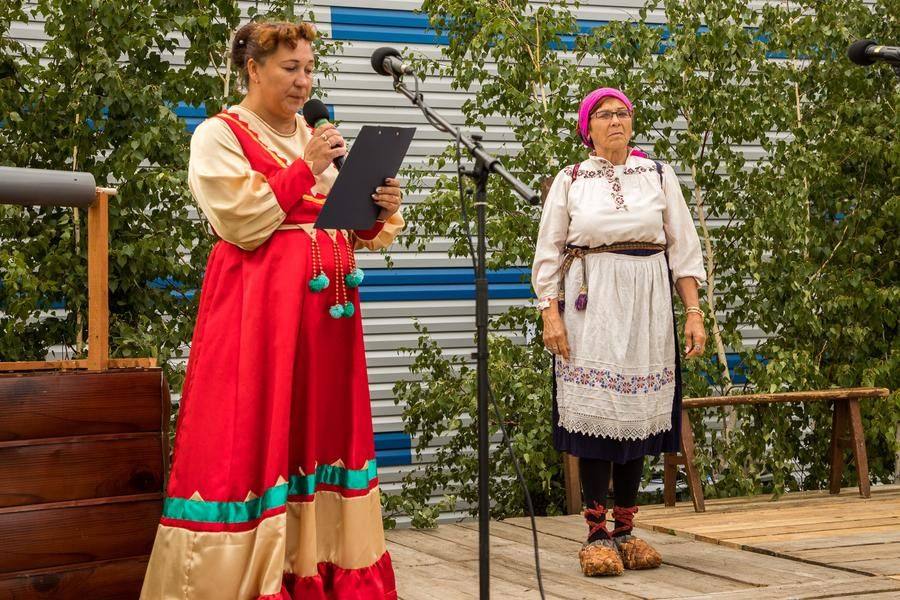 The women’s Komi-Permyak attire deserves a detailed introduction