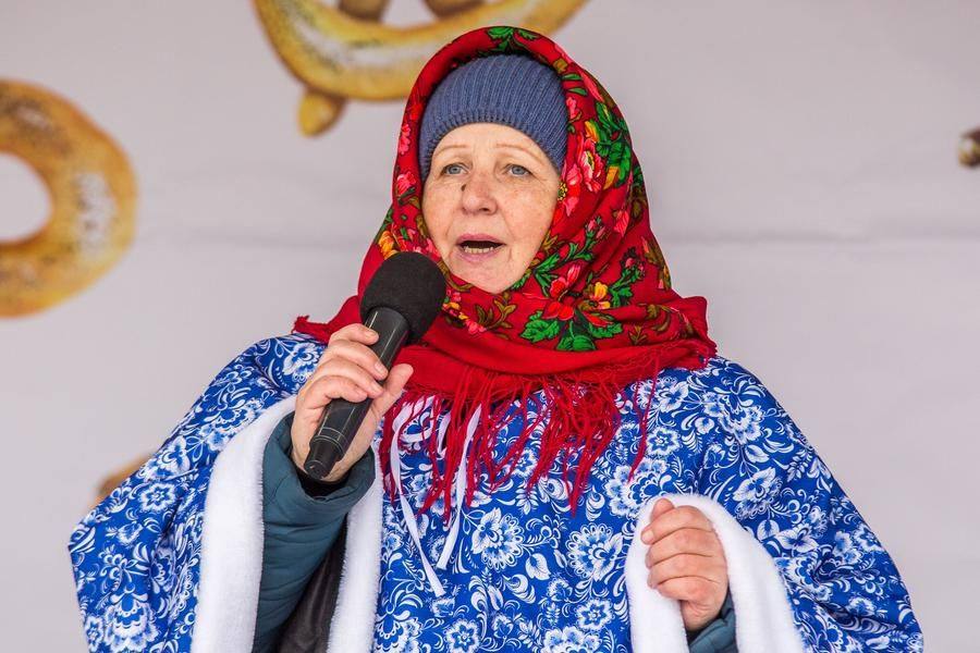 Nadezhda Nesterskaya, the artist known for her delicate handmade dolls, sings about Mother Russia