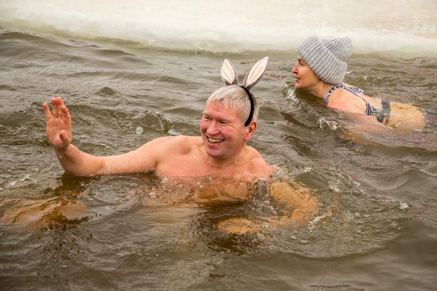 There’s enough space in the ice hole for several people at once