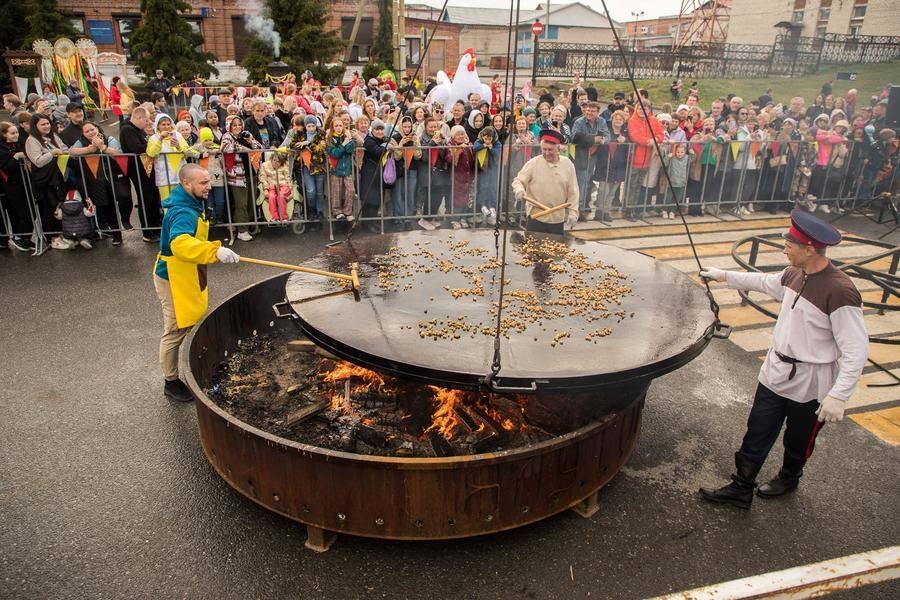 The pan is a massive three meters in diameter