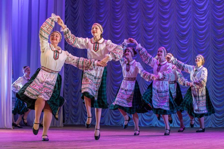 The “stream” motif is a common element in dances celebrating nature’s awakening in spring